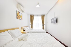 Familien-Vierbettzimmer, 2 Queen-Betten | Schreibtisch, kostenloses WLAN