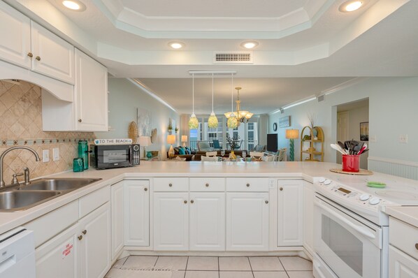 冰箱、微波炉、烤箱、炉灶