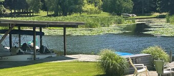 Resort cottages on 650’ of frontage to Hamlin lake. 
