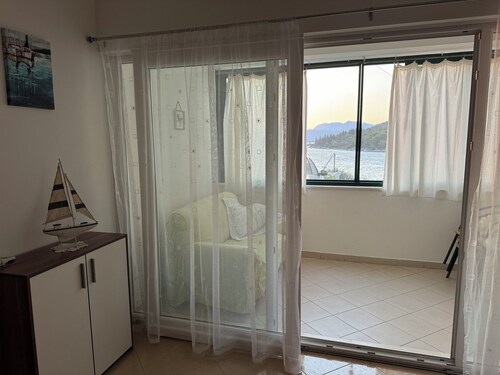 Relaxed Chic 2-Bed Apartment: Just Steps From the Beach
