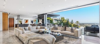Sierra Mar -Modern Luxury Paradise in Hollywood Hills