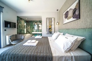 6 bedrooms, in-room safe, desk, iron/ironing board