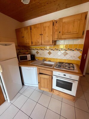 Réfrigérateur, four, lave-vaisselle