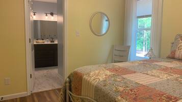 3 bedrooms, desk, iron/ironing board, free WiFi