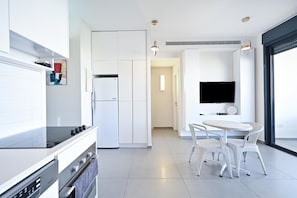 Coffee/tea maker, fridge, microwave, oven - Cozy 2BR with Balcony and Mamad on Dizzengoff by HolyGuest (Tel Aviv-Yafo)