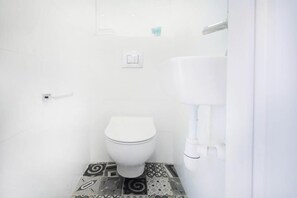 Bruser, hårtørrer, håndklæder