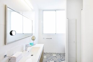 Shower, hair dryer, towels - Colorful 2BR with Balcony near Tel Aviv Port by HolyGuest (Tel Aviv-Yafo)