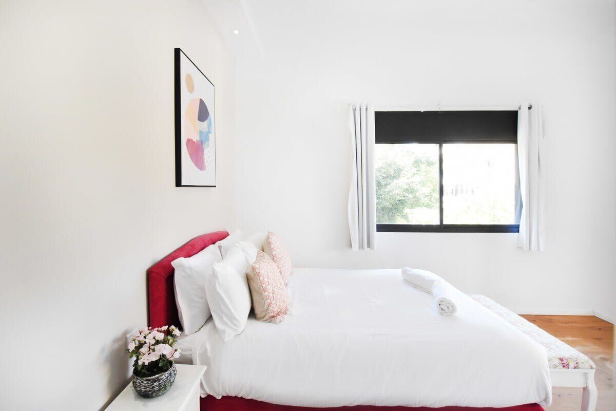 2 habitaciones, escritorio, tabla de planchar con plancha y wifi 
