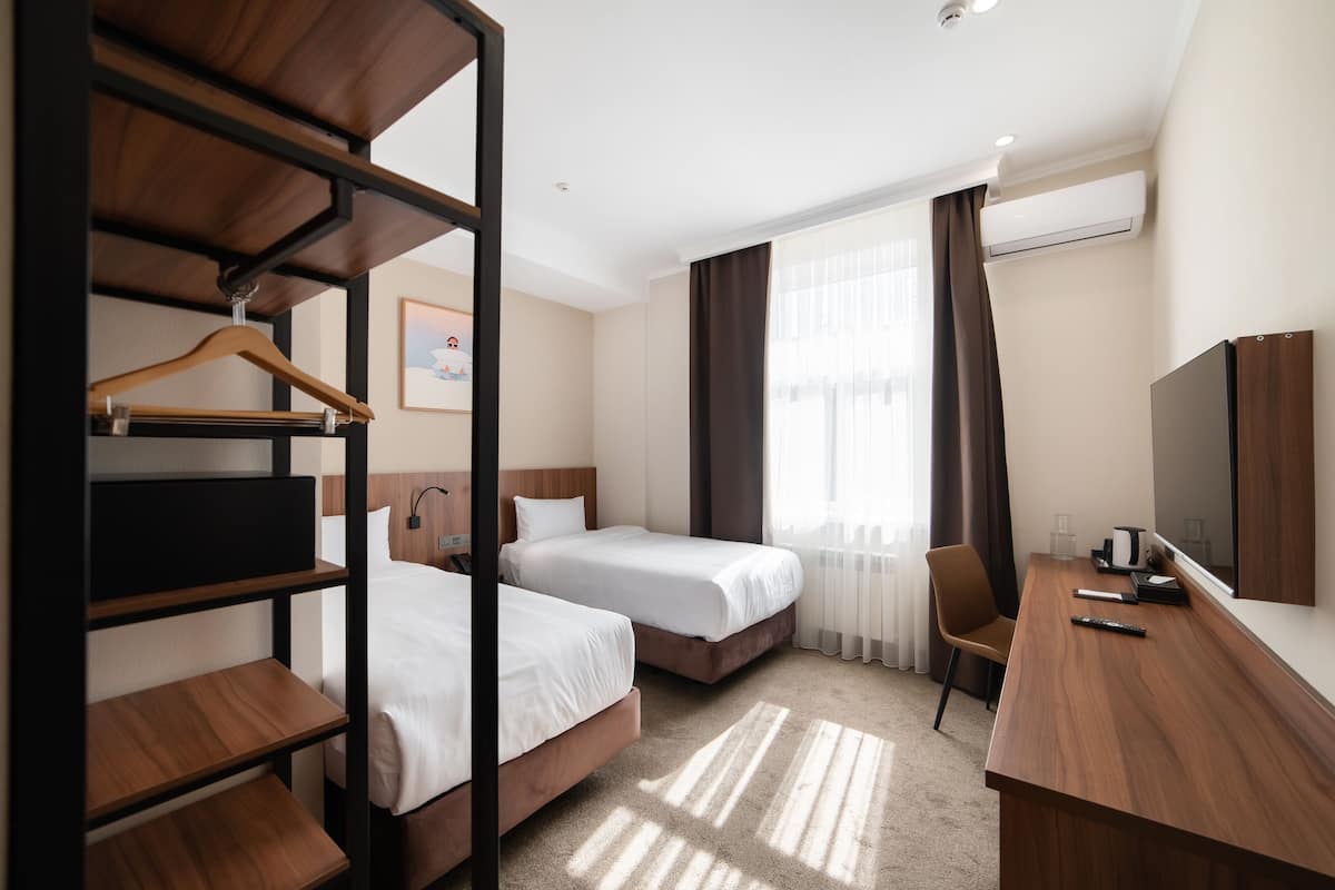 Twin Room | Premium bedding, in-room safe, desk, blackout drapes