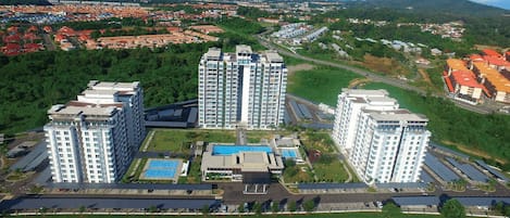Vista frontal de la propiedad