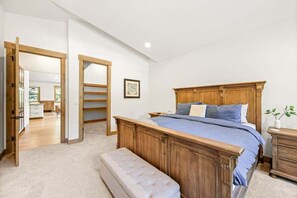 4 Schlafzimmer, Bügeleisen/Bügelbrett, kostenloses WLAN, Bettwäsche
