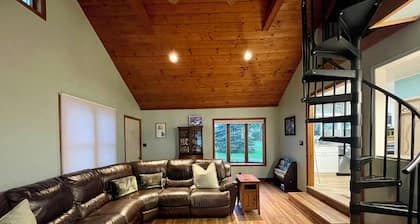 Crystal Blue Oasis-Lakefront,Family & Pet Friendly