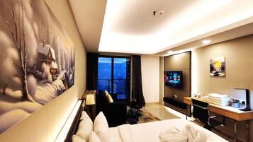 Blackout curtains, soundproofing, iron/ironing board, free WiFi