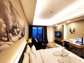 Deluxe Suite | Blackout drapes, soundproofing, iron/ironing board, free WiFi - GENTING FoggyCold StayCation AT Ion Delemen By HAPYHOME (Genting Highlands)