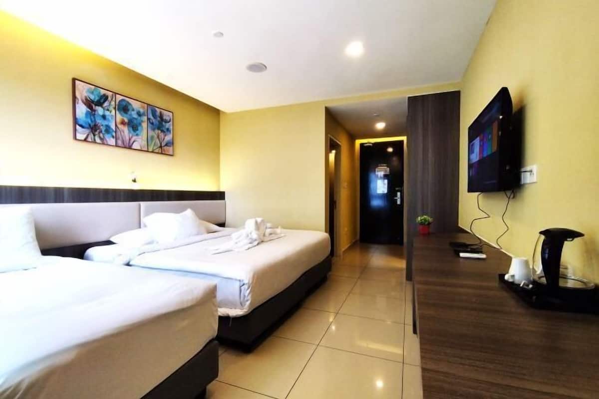 3 bilik tidur, langsir/tirai gelap terus, seterika/papan seterika