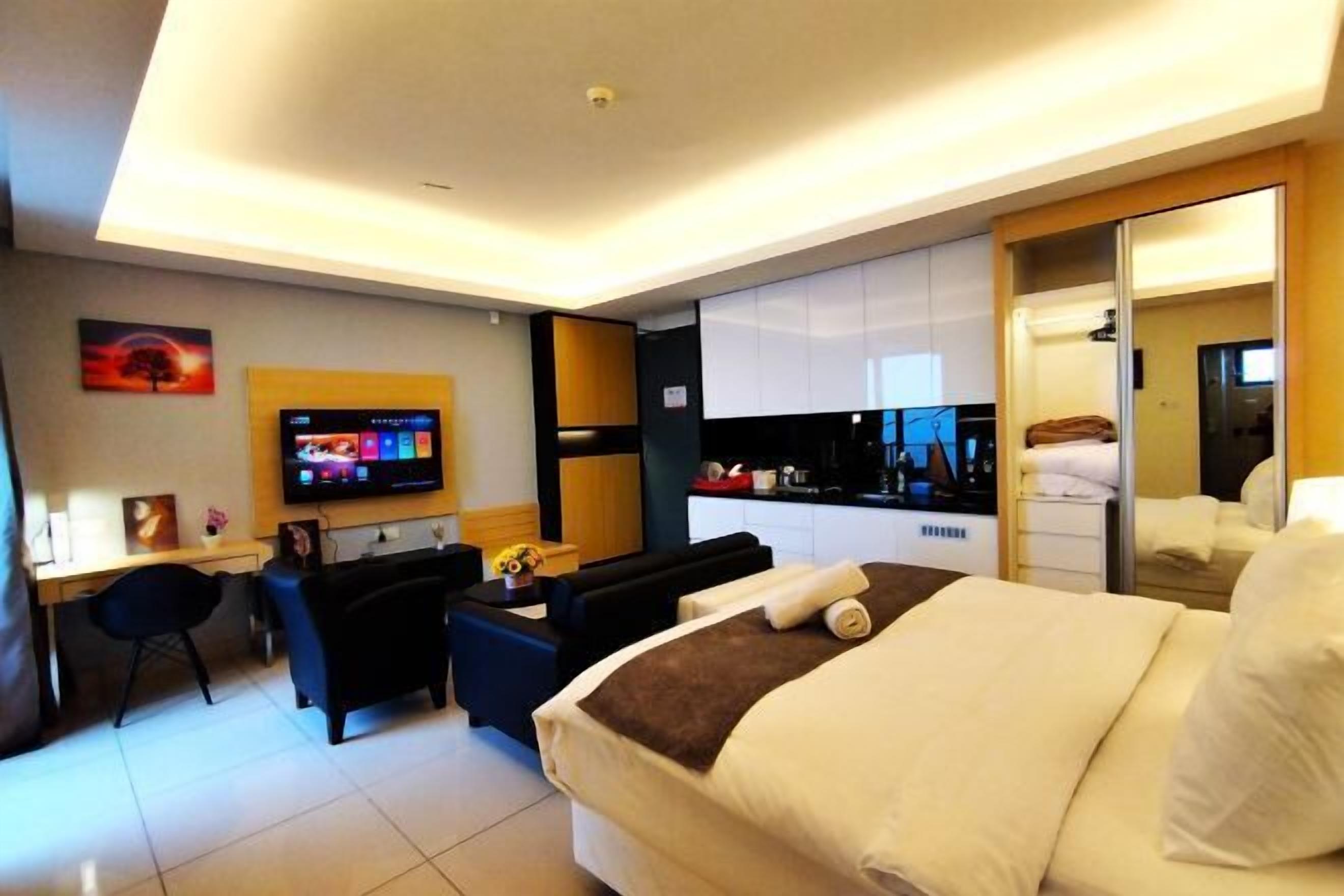 Blendingsgardiner, lydisolert, strykejern/-brett og wi-fi (inkludert)