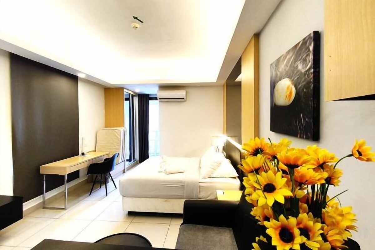 Soundproofing, iron/ironing board, WiFi (free), bed sheets