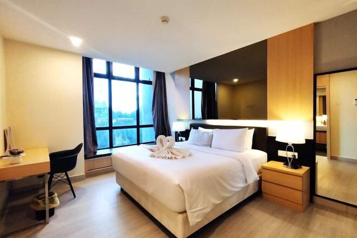 Rideaux occultants, chambres insonorisées, fer et planche à repasser