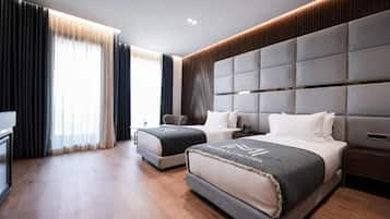1 bedroom, hypo-allergenic bedding, minibar, desk