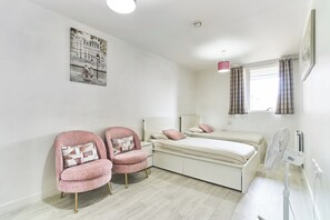 4 bedrooms, iron/ironing board, free WiFi, bed sheets