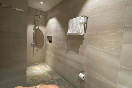 Deluxe Double Room | Bathroom