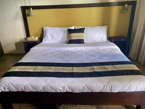 Deluxe Double Room | Desk, free WiFi, bed sheets