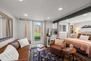 1 bedroom, iron/ironing board, WiFi, bed sheets - The Lower Georgia Peach Studio is a sophisticated dog friendly Downtown rental!  (Weaverville)