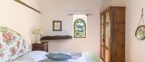 1 bedroom, iron/ironing board, travel cot, WiFi