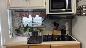 茶具/咖啡用具、冰箱、微波炉、炉灶