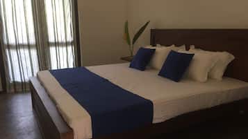5 bedrooms, iron/ironing board, WiFi, bed sheets