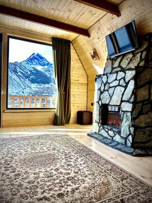 Luxury Cottage, 2 Bedrooms, Garden View | Living area