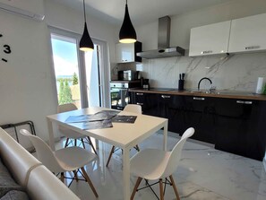 Kühlschrank, Ofen, Herdplatte, Geschirrspüler