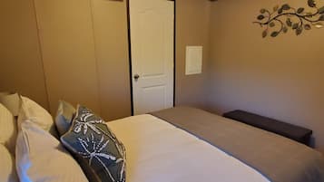 1 habitación, tabla de planchar con plancha, wifi gratis y ropa de cama