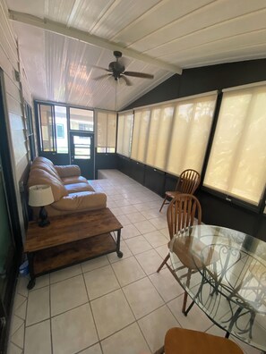 Smart TV - Golfers getaway with sunny beaches too  (North Fort Myers)