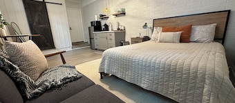 Modern And Spacious Studio Retreat