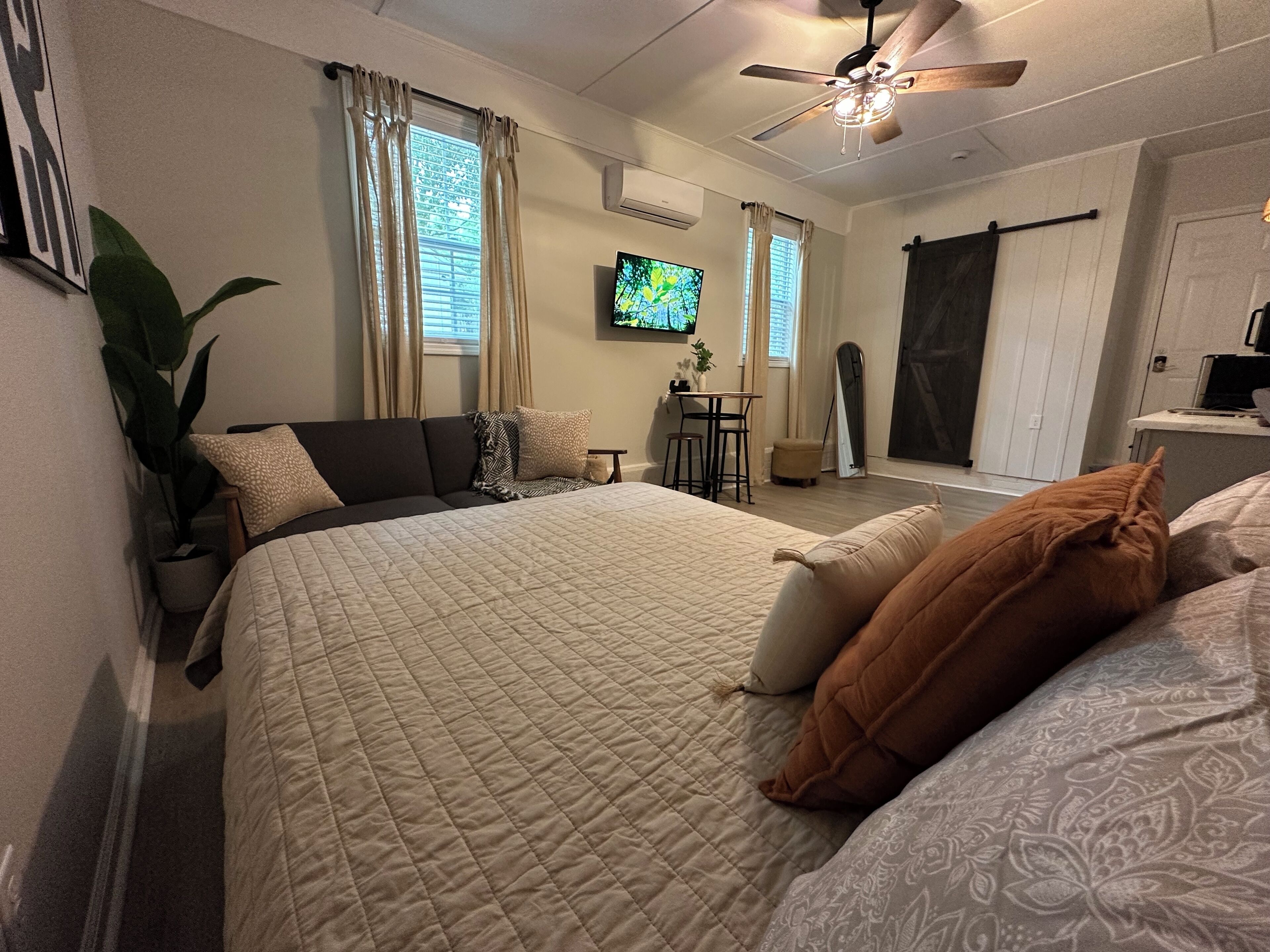 1 多间卧室、熨斗/熨衣板、WiFi、床单