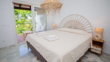 3 slaapkamers, een strijkplank/strijkijzer, gratis wifi, beddengoed