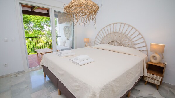 3 bedrooms, iron/ironing board, free WiFi, bed sheets