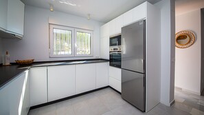 Refrigerador, microondas, horno y lavavajillas