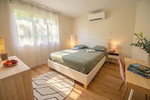 4 bedrooms, desk, iron/ironing board, free WiFi