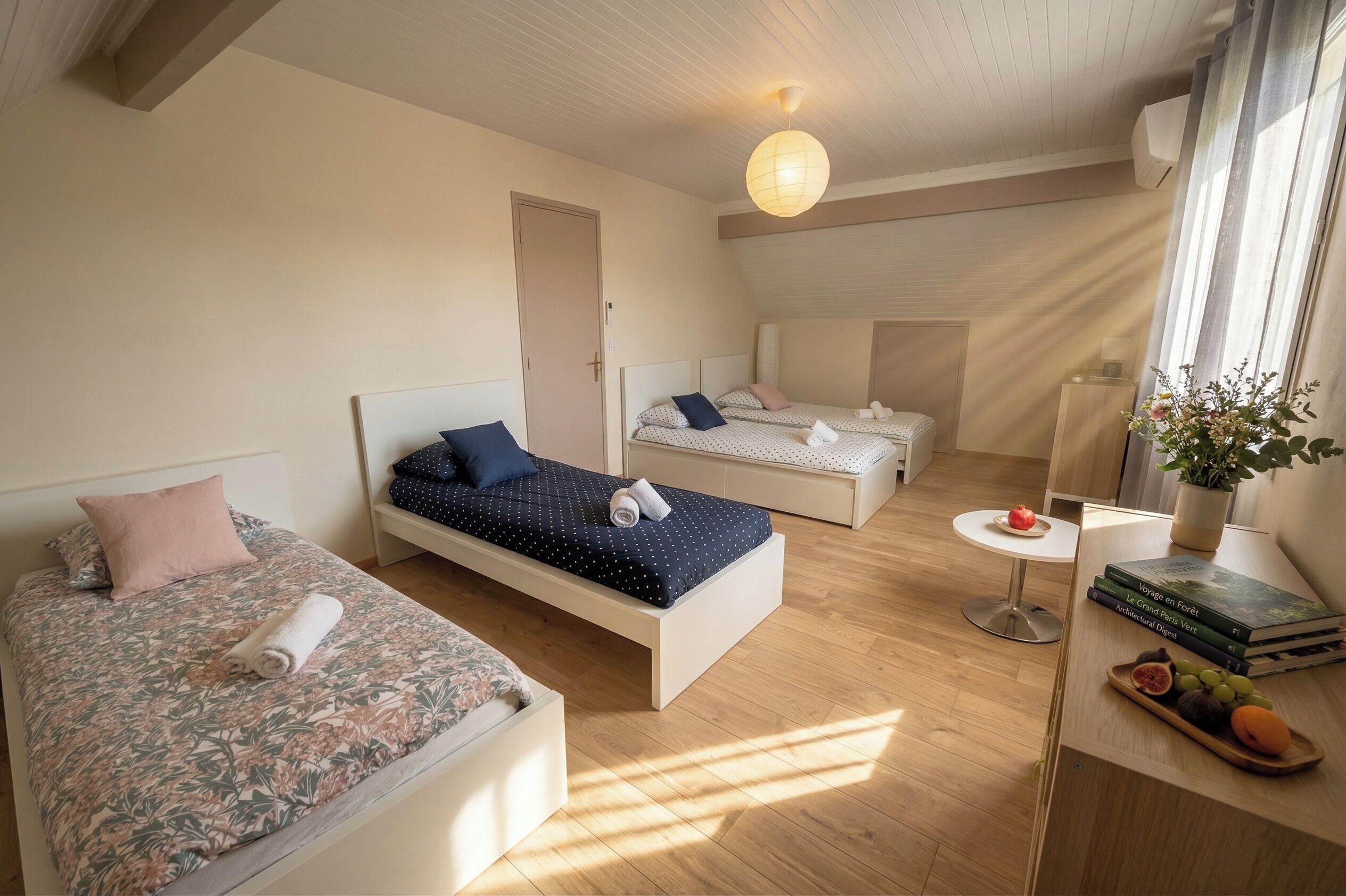 4 slaapkamers, een bureau, een strijkplank/strijkijzer, gratis wifi