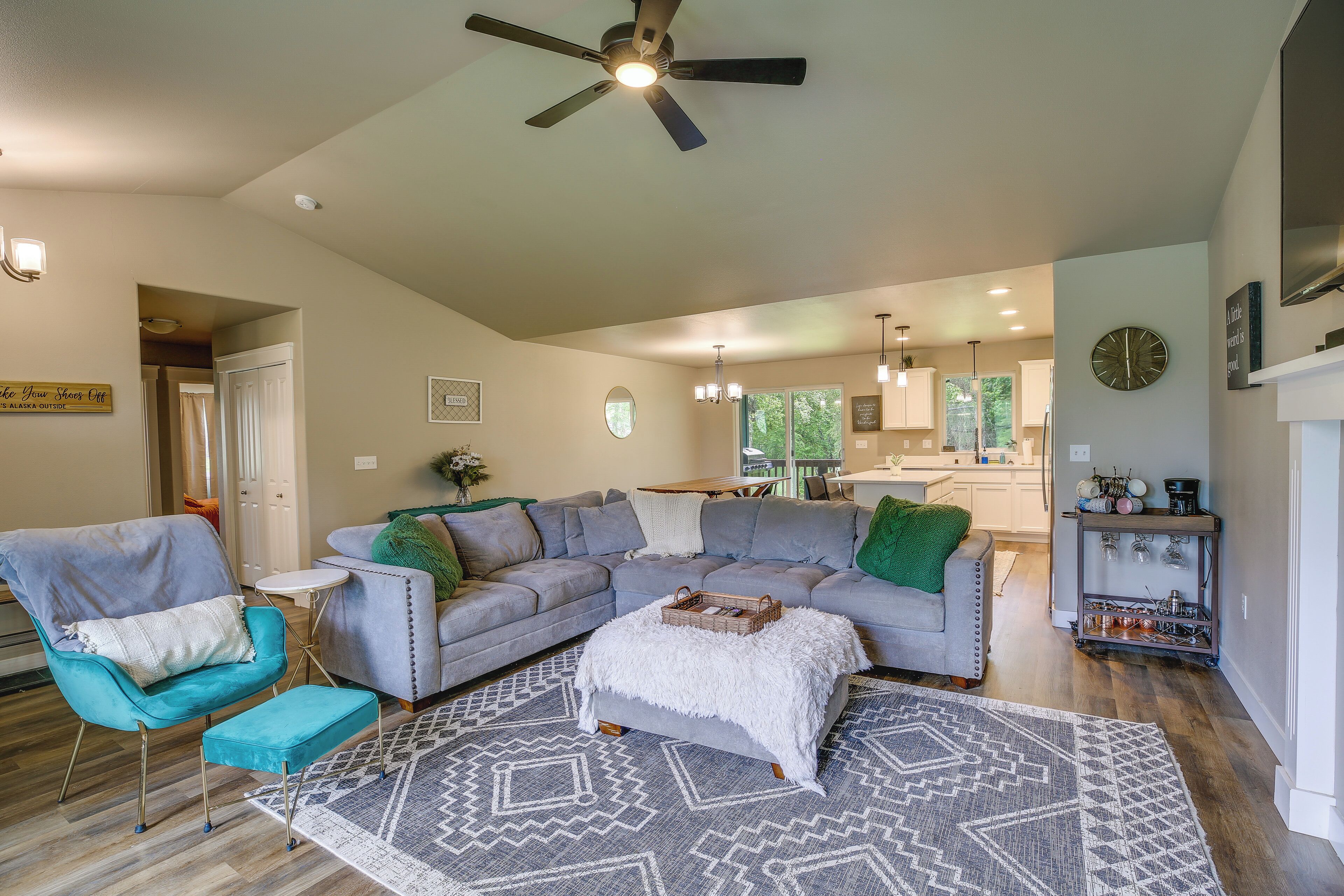 Charming Wasilla Getaway w/ Fireplace & Gas Grill!