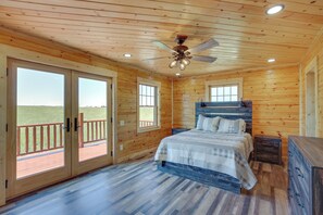 3 bedrooms, Internet, bed sheets - Peaceful Wyoming Cabin w/ Spacious Deck & Wet Bar! (Sundance)