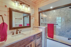 Towels - Peaceful Wyoming Cabin w/ Spacious Deck & Wet Bar! (Sundance)