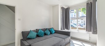 Cosy 3 bed house near the sea front