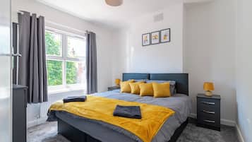 3 bedrooms, iron/ironing board, WiFi, bed sheets