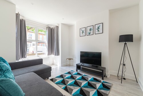 Cosy 3 bed house near the sea front