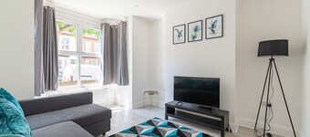 Cosy 3 bed house near the sea front