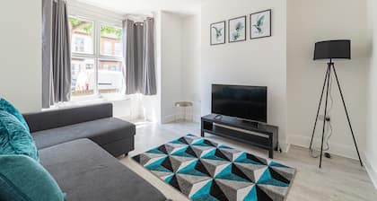 Cosy 3 bed house near the sea front