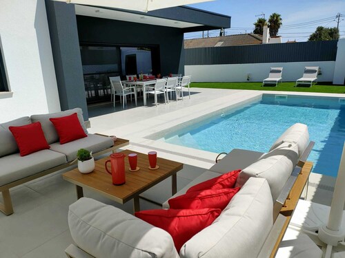 Fantastic holiday home with heated pool